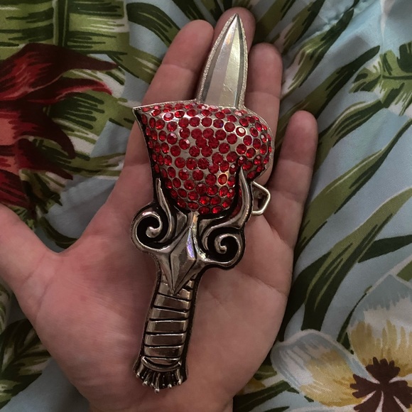 Heart & dagger belt buckle - Picture 3 of 3